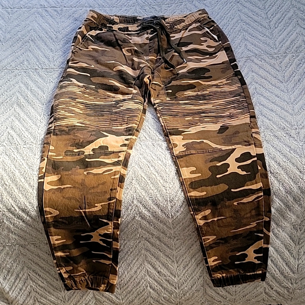 Camo Pants 🤎